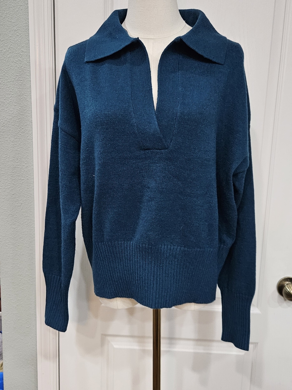Relaxed V-Neck Collared Sweater in Deep Teal